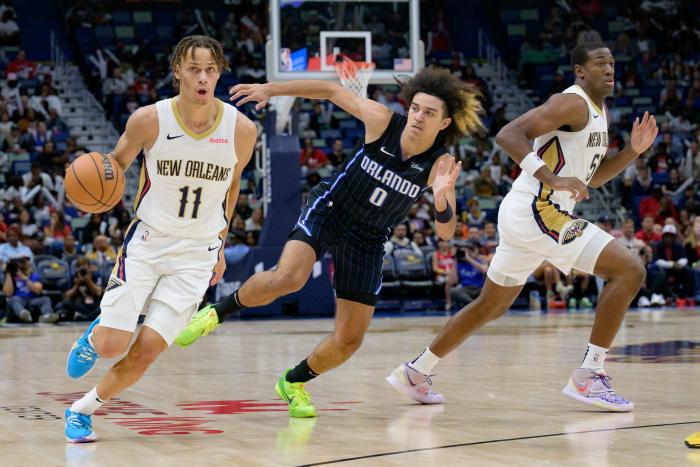 New Orleans Pelicans Dyson Daniels (11) takes Anthony Black (0) off the dribble.